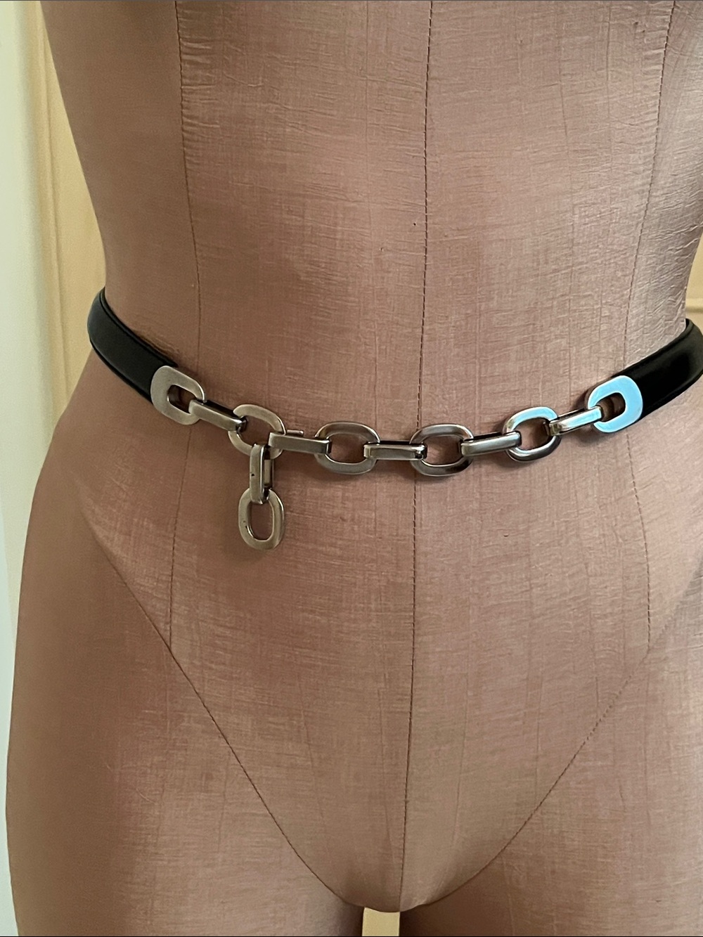 FOSSIL Contemporary Black Leather Chain-Link Waist Belt with Silver Hardware L